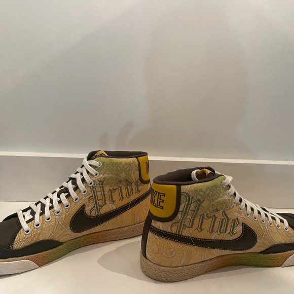 Athletic_Shoes